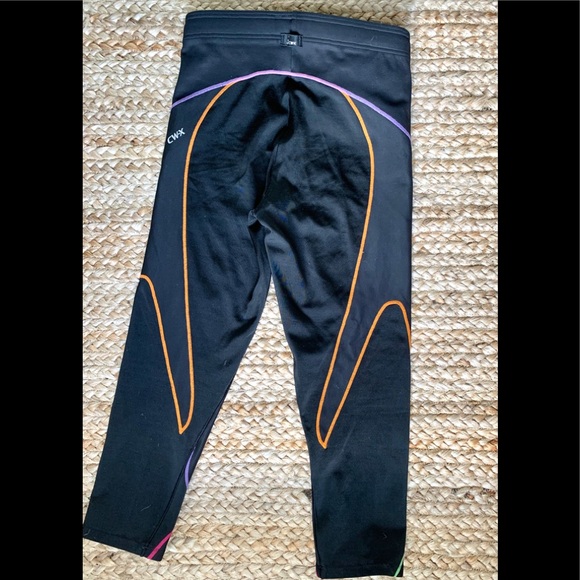 BEST RUNNING LEGGINGS! CW-X Capris - Picture 3 of 8